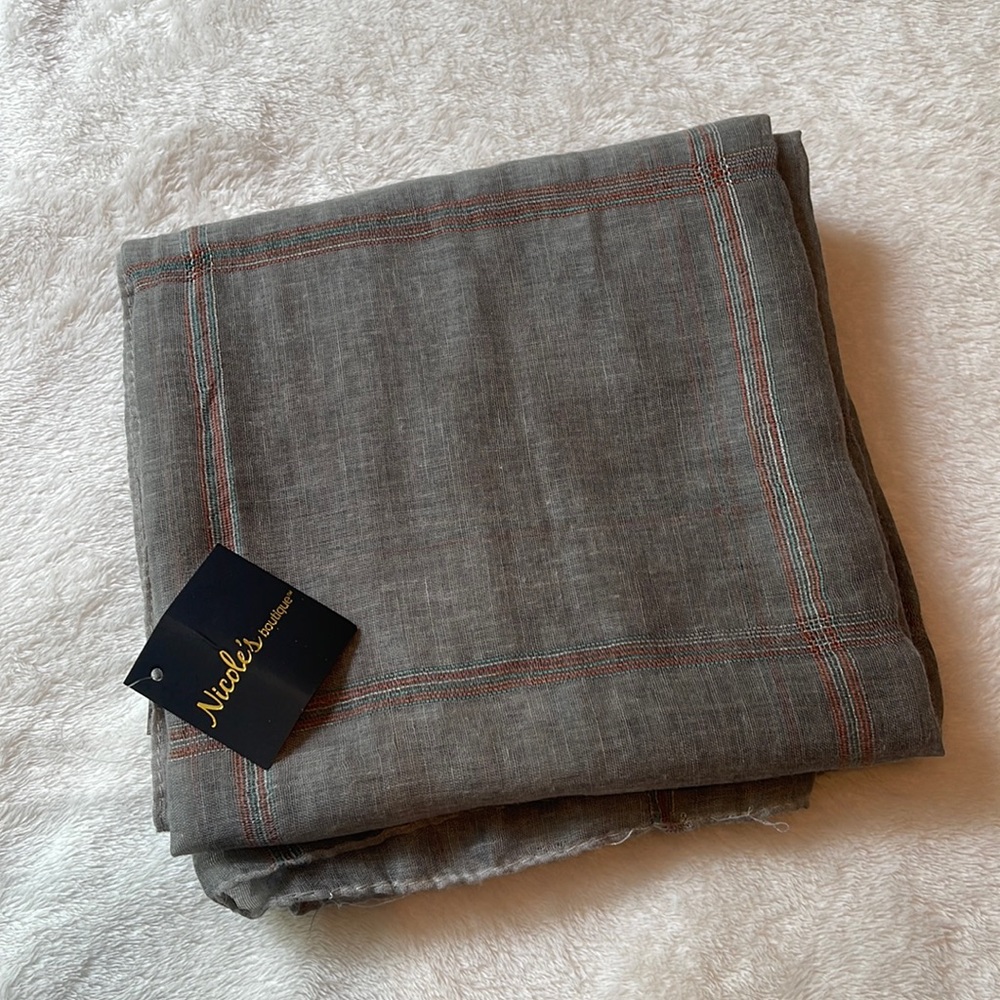 💜 Nicole’s Boutique Grey Wrap